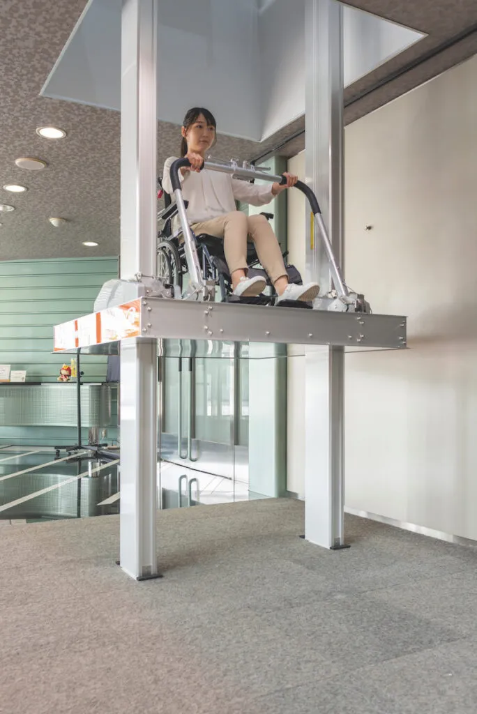 安全な避難を実現。ナカ工業のバリアフリー避難機器「UDエスケープ」