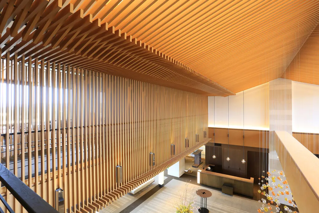 タカショーのアルミ材「エバーアートウッド」で素材の本物感を再現