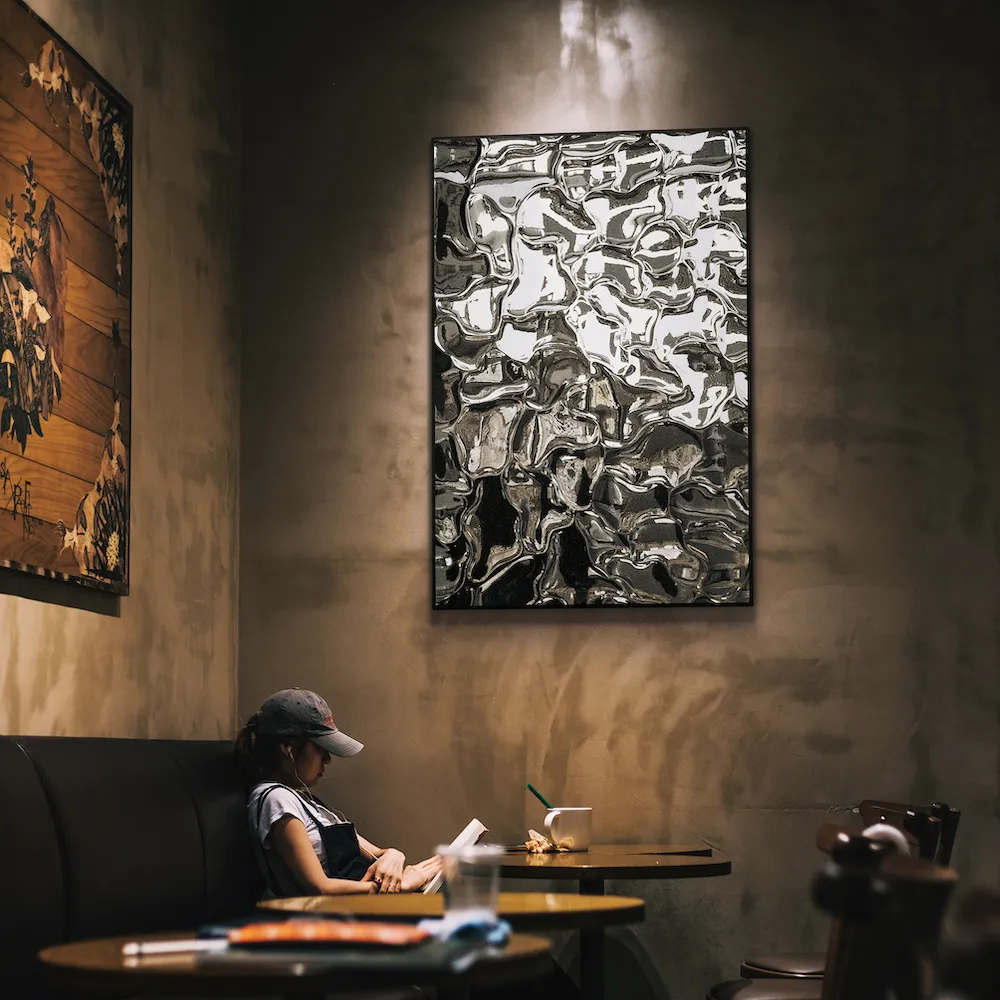 東洋ステンレス研磨工業の「ミステリアスステンレスミラー」で幻想的な