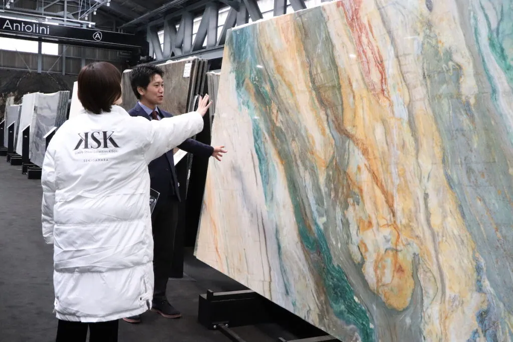 関ヶ原石材の天然石の在庫量は業界屈指。専用ギャラリーは必見！