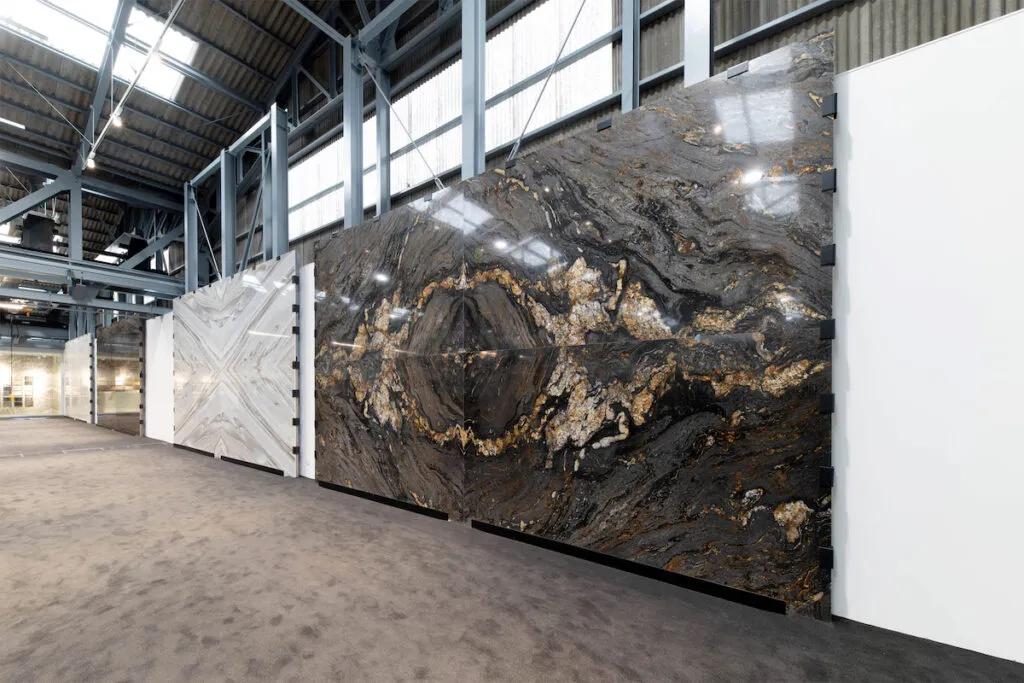 関ヶ原石材の天然石の在庫量は業界屈指。専用ギャラリーは必見！